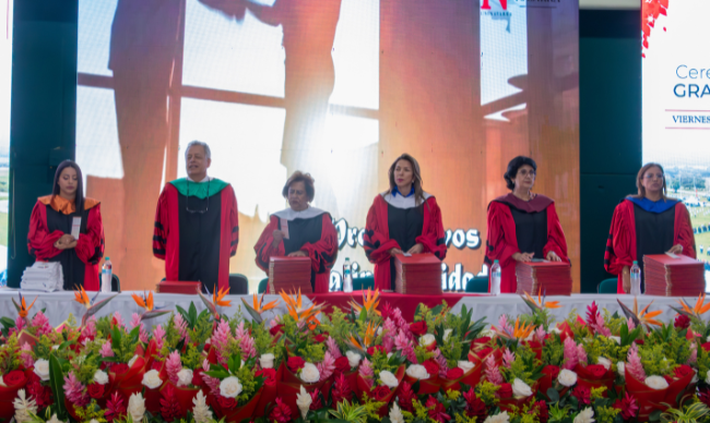 XIV ceremonia de graduación pública UNINAVARRA